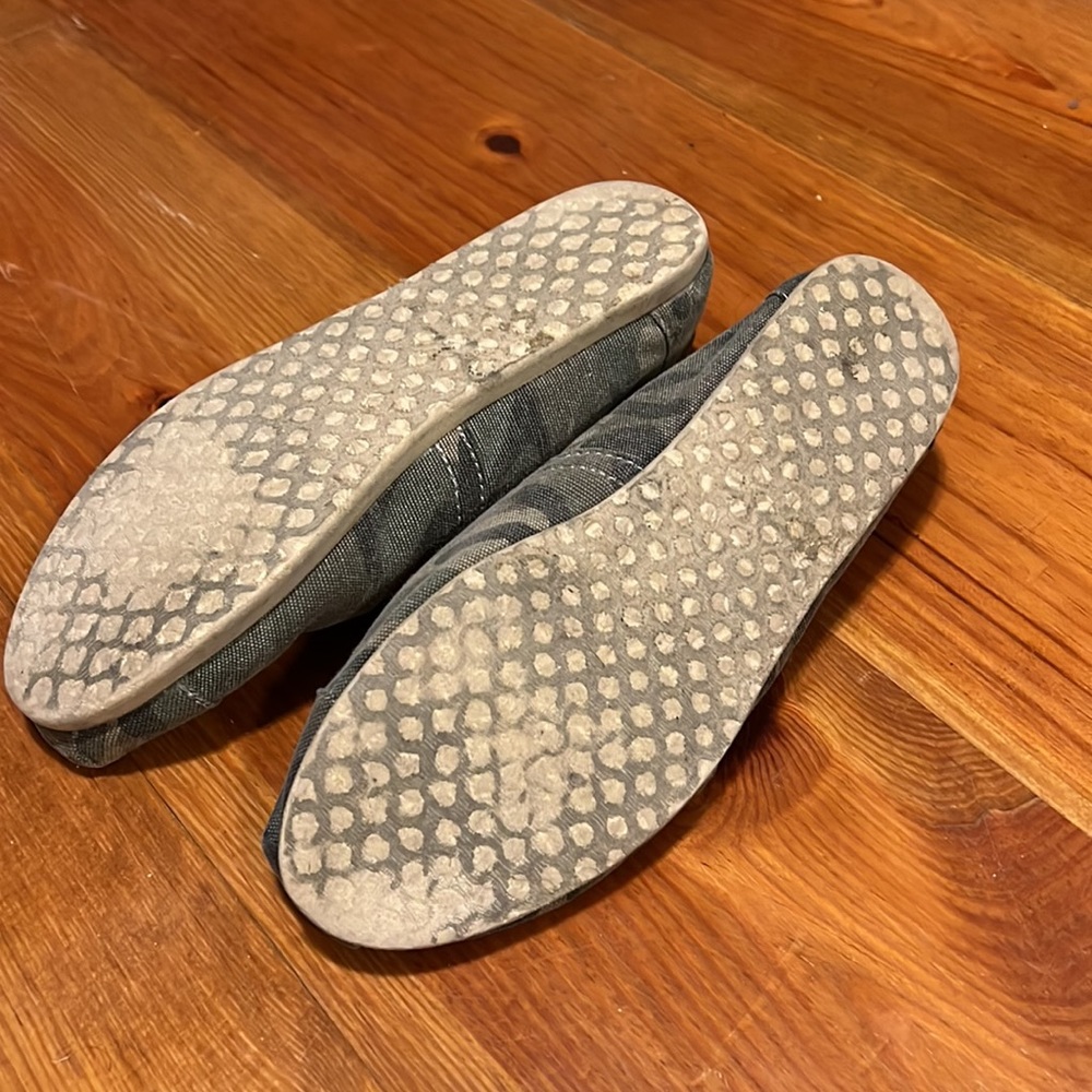 Toms - Picture 5 of 5
